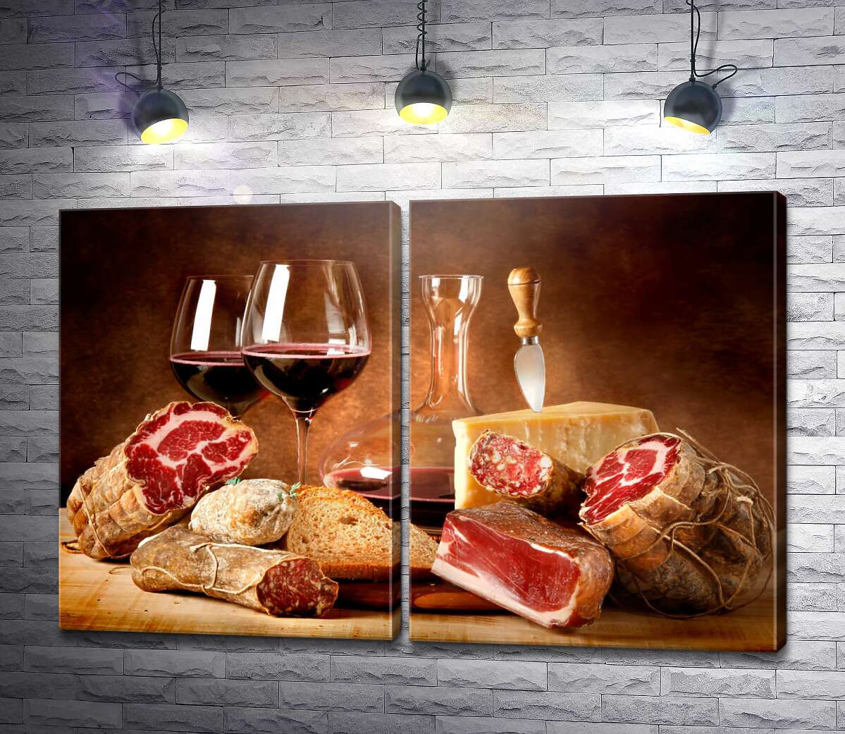 модульна картина Насичене червоне вино в оточені в'яленого м'яса із сиром та скибкою хліба