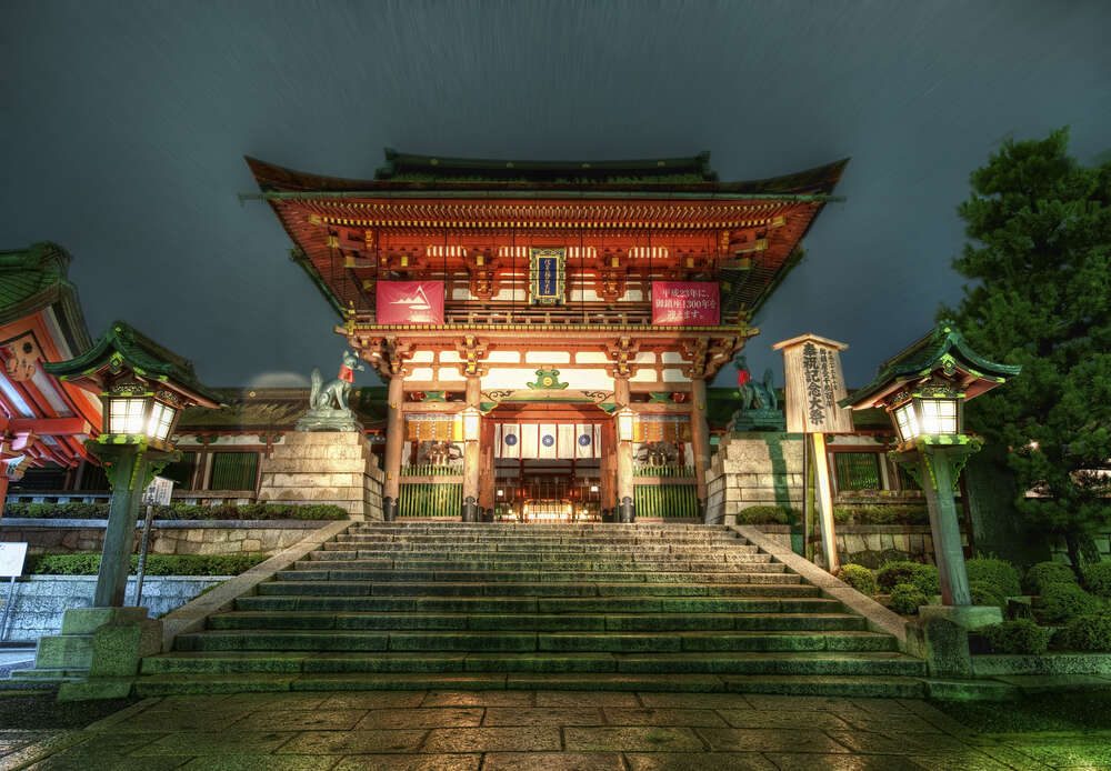 картина-постер Традиционная изысканность ворот в японский храм Фушими (Fushimi)