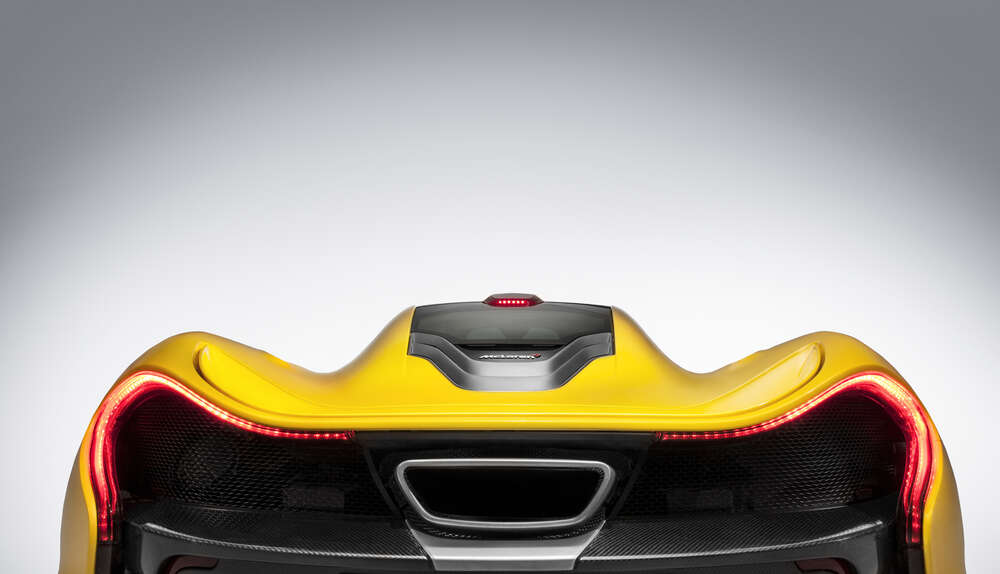 картина-постер Плавные изгибы бампера суперкара McLaren P1