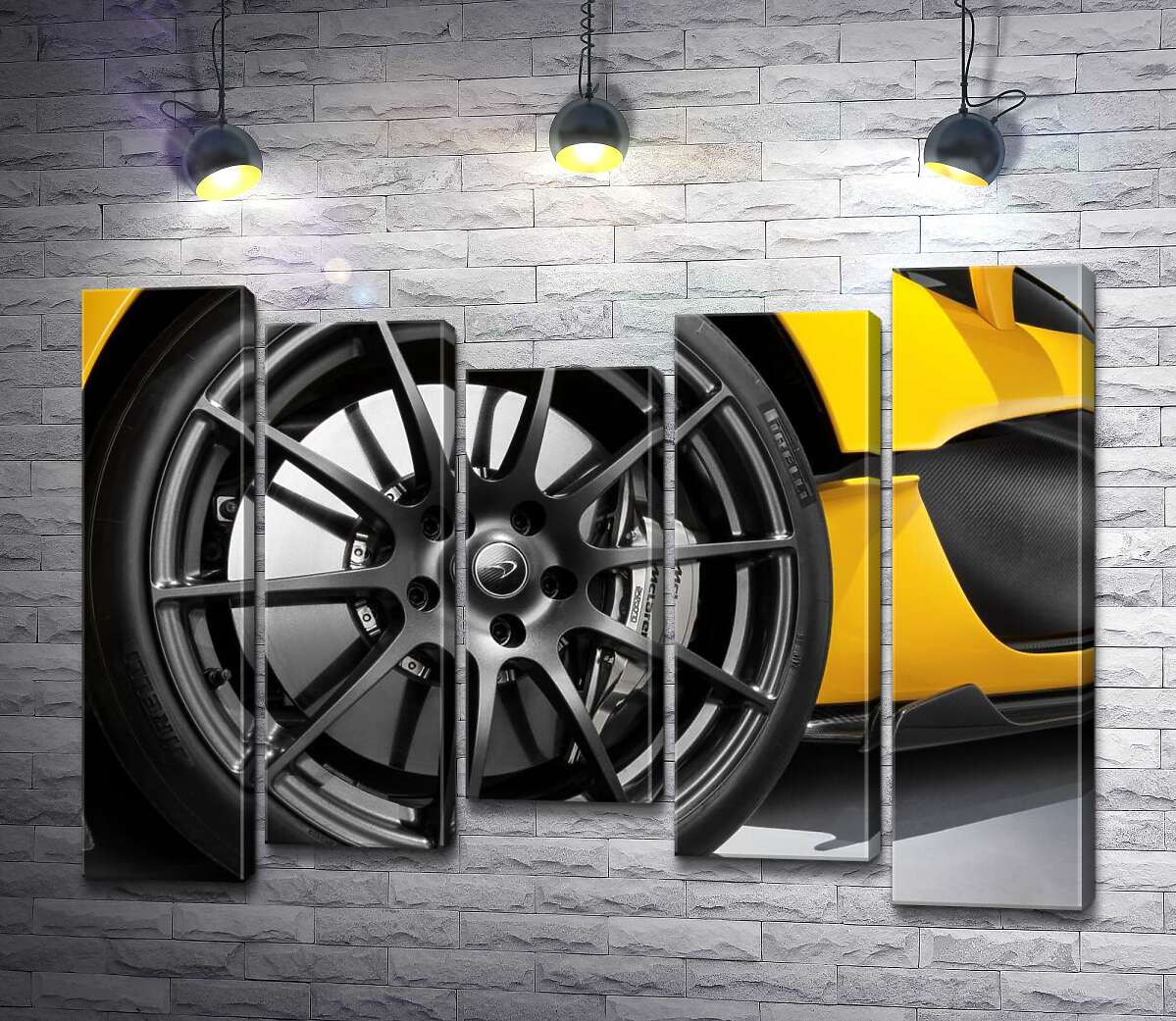 модульная картина Черный диск сверкает на колесе спортивного автомобиля McLaren P1 (Модуль №27)