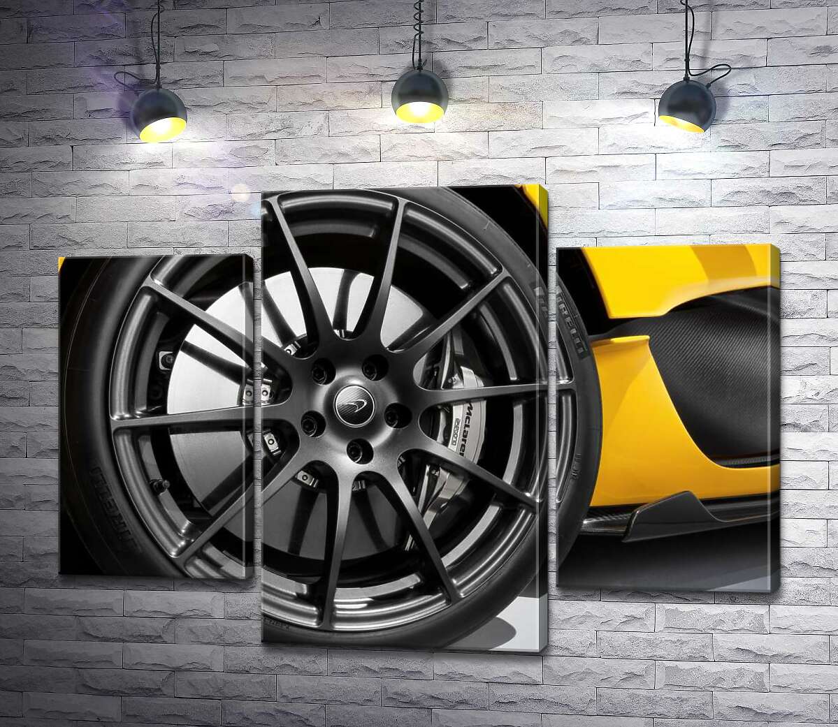 модульна картина Чорний диск виблискує на колесі спортивного автомобіля McLaren P1 (Модуль №10)