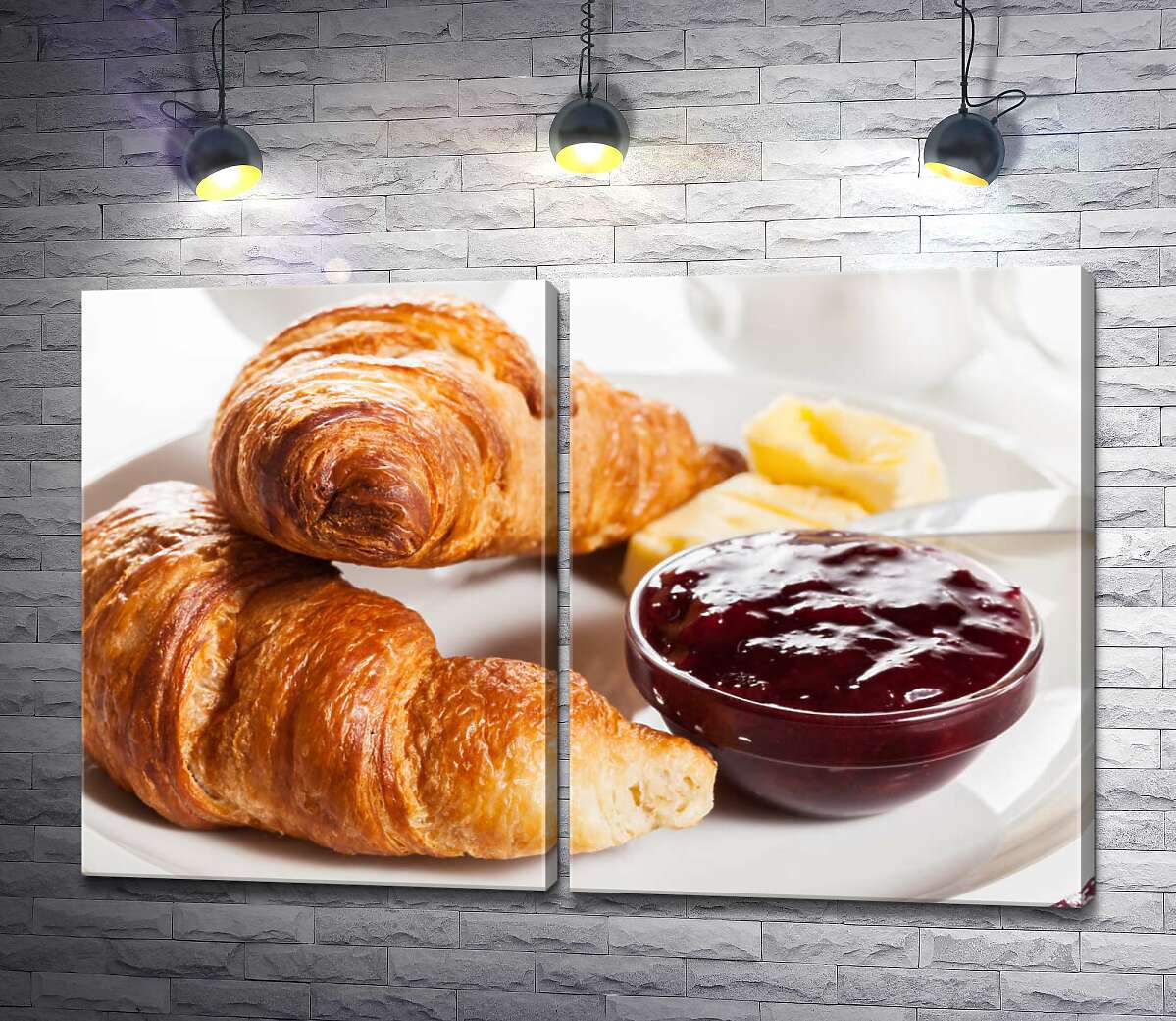 модульная картина Завтрак по-французски: хрустящие круассаны с нежным маслом и сладким джемом