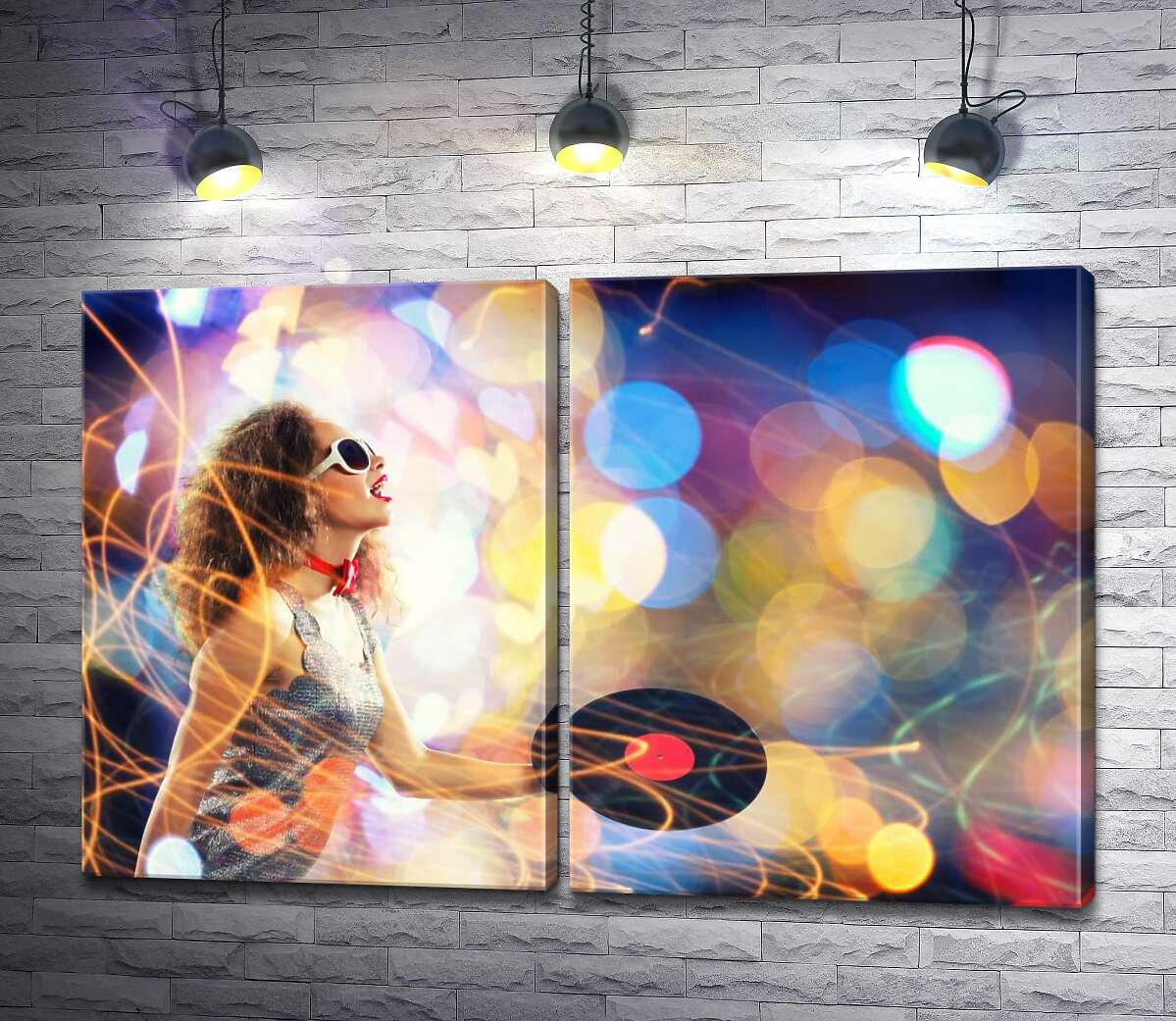 модульная картина В окружении блеска музыки: девушка держит виниловые пластинки