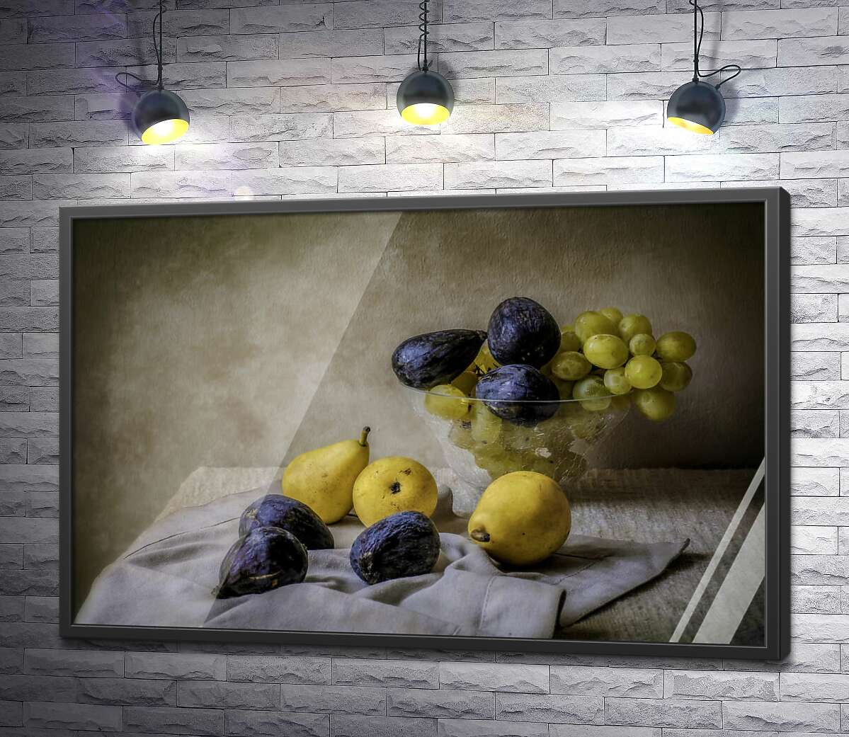 постер Фруктовий натюрморт із медових груш, хрусткого винограду та м'якого інжиру