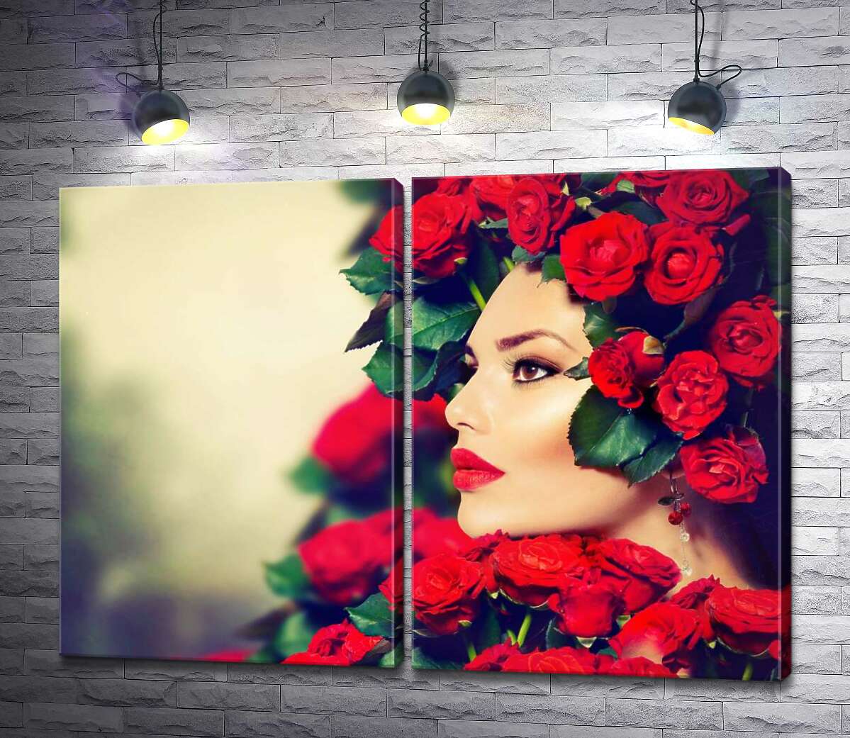 модульная картина Профиль девушки в украшении горяще-красных роз