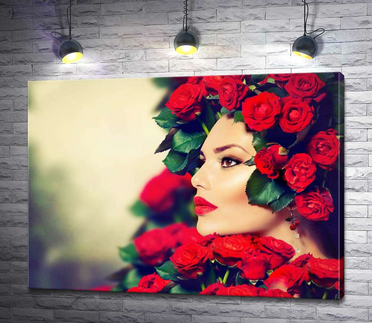 картина Профиль девушки в украшении горяще-красных роз