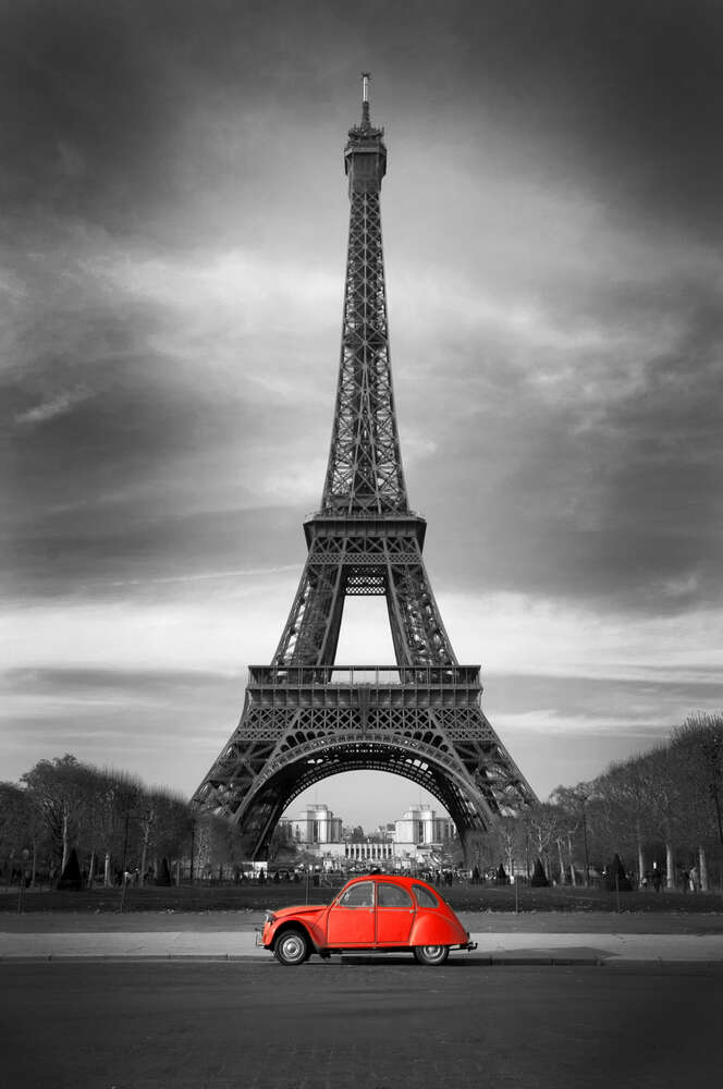 картина-постер Сірий Париж і яскравий ретро-автомобіль