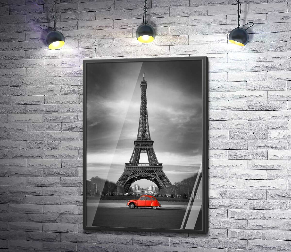 постер Серый Париж и яркий ретро автомобиль