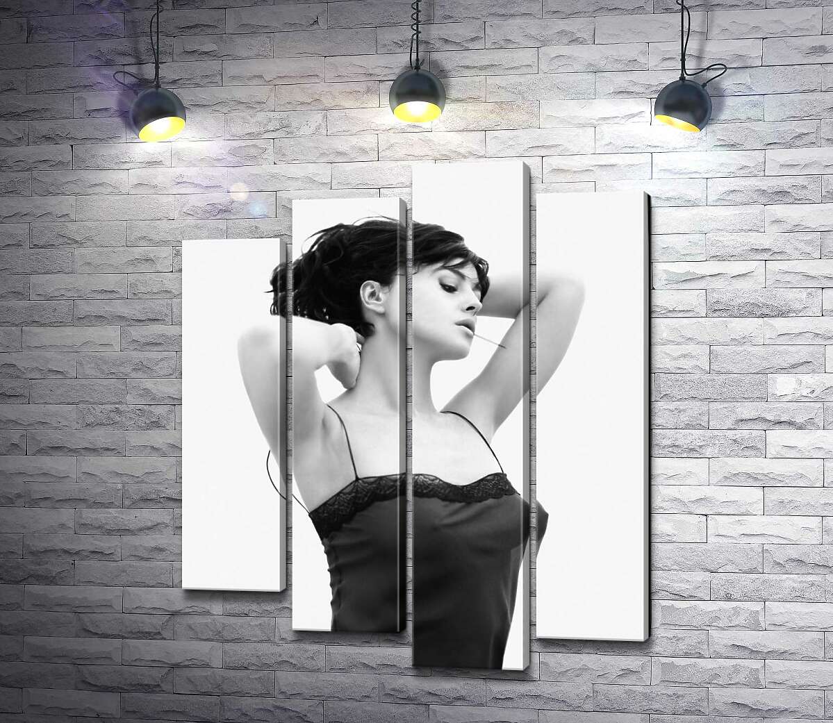 модульна картина Розслаблена Моніка Беллуччі (Monica Bellucci) позує в прозорій сукні (Модуль №3)