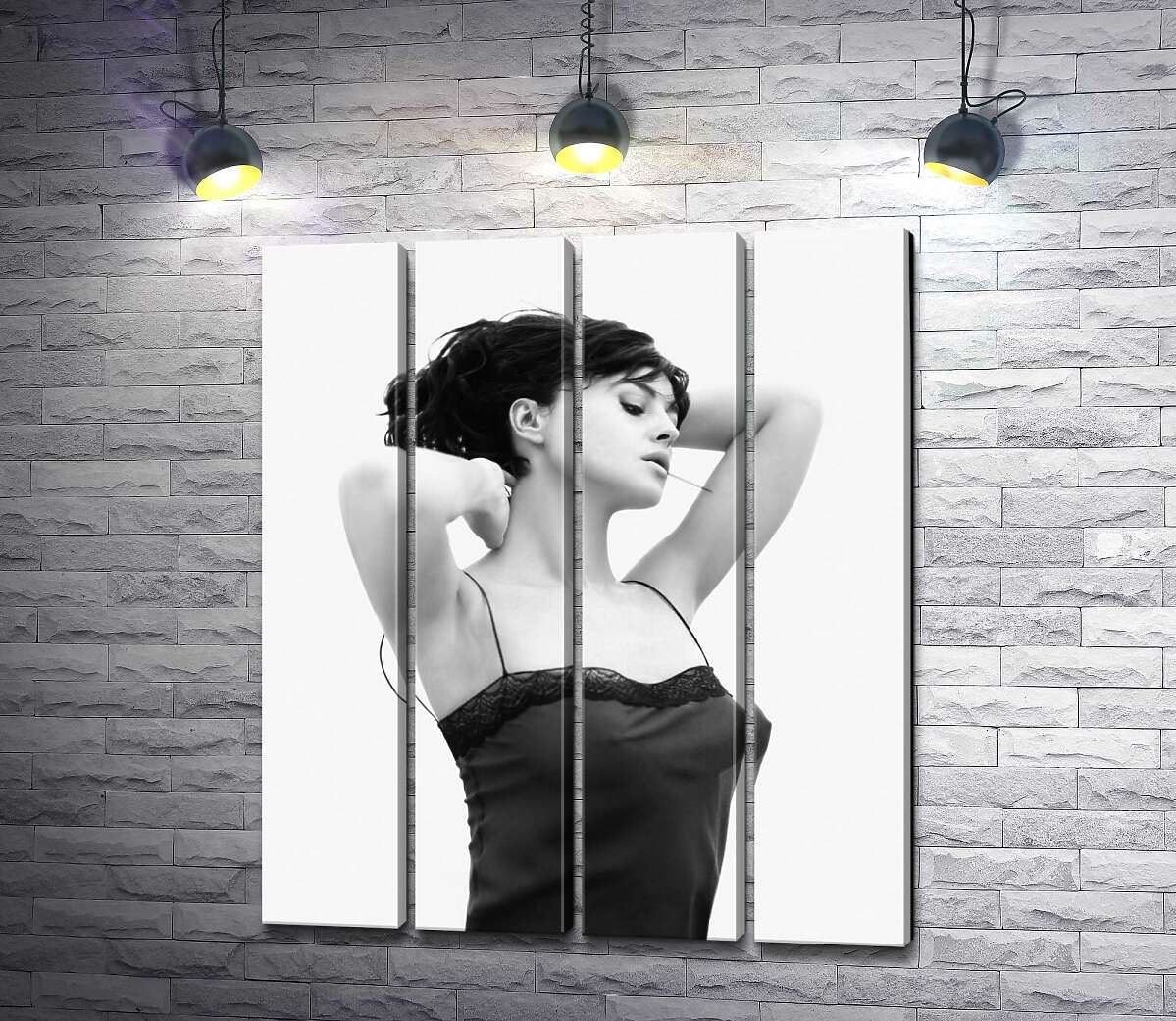 модульная картина Расслабленная Моника Беллуччи (Monica Bellucci) позирует в прозрачном платье (Модуль №24)