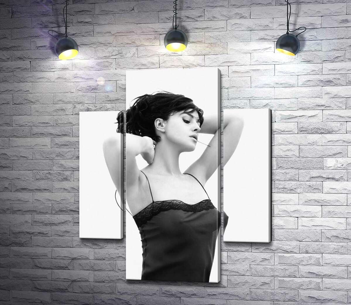 модульная картина Расслабленная Моника Беллуччи (Monica Bellucci) позирует в прозрачном платье (Модуль №5)