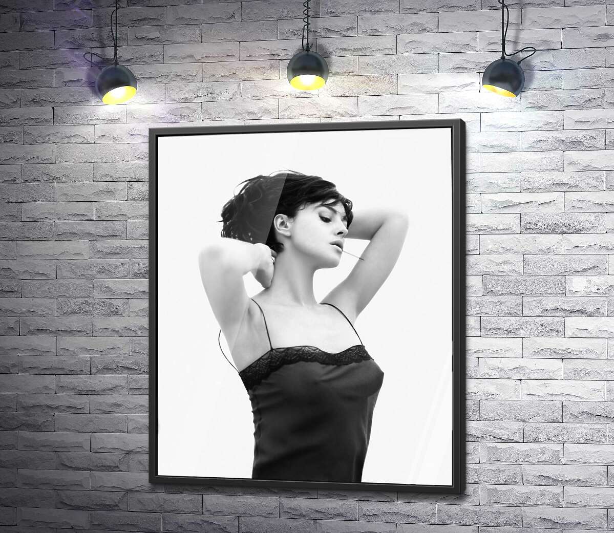 постер Расслабленная Моника Беллуччи (Monica Bellucci) позирует в прозрачном платье