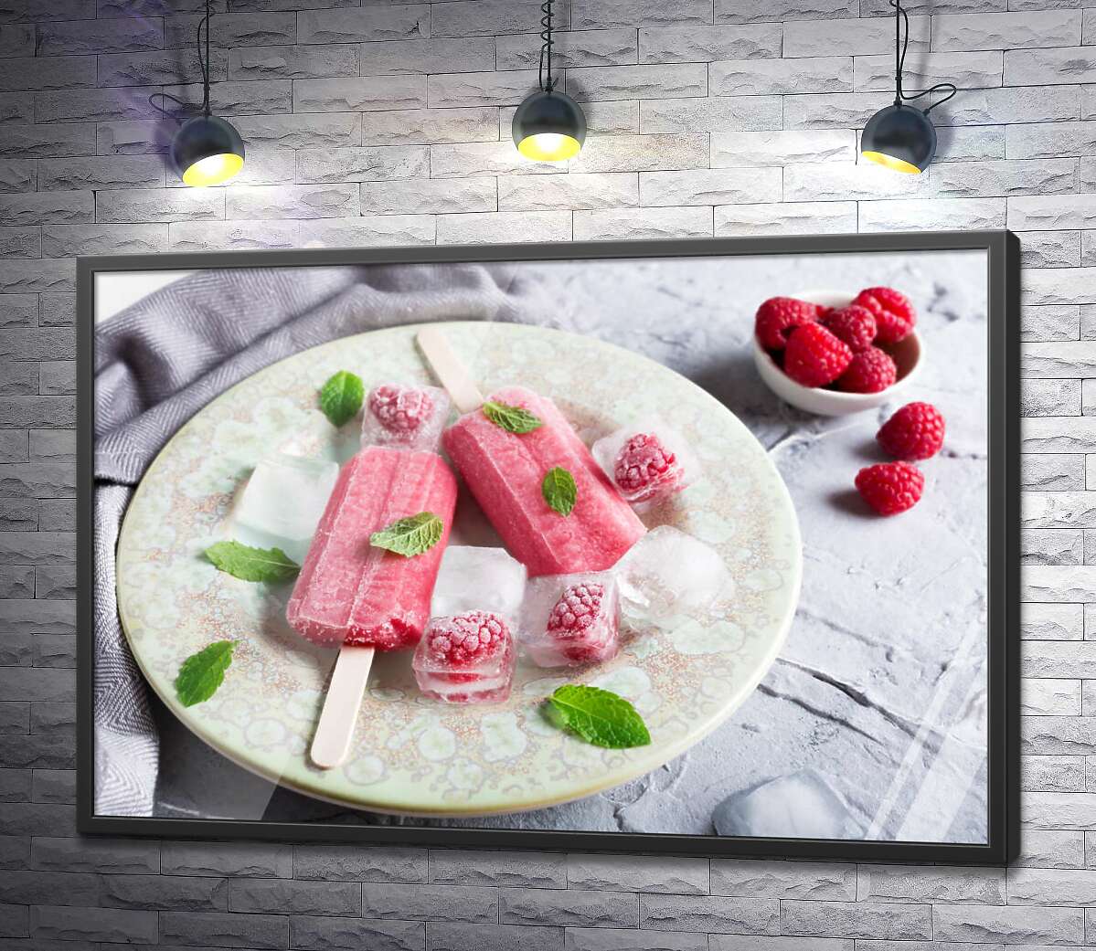 постер Освежающая тарелка с малиновым мороженым и кубиками льда