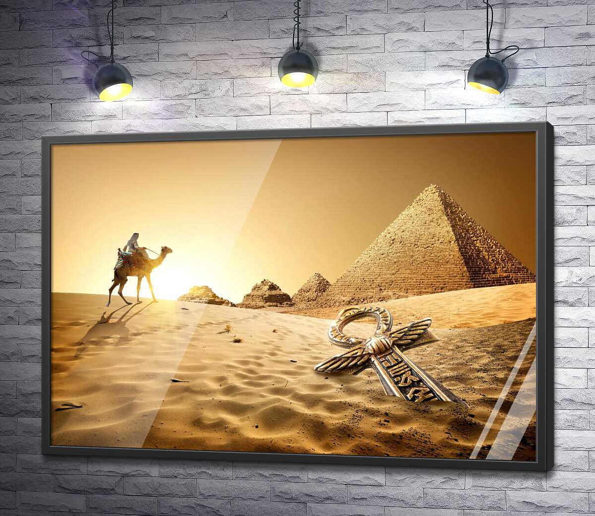 постер Символ життя - анх в пісках пустелі на фоні єгипетських пірамід
