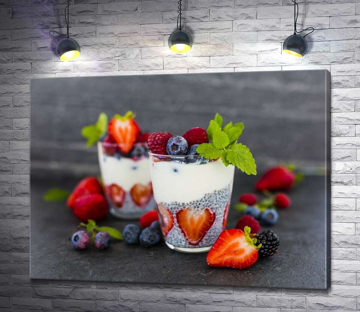 картина Смачний чіа-пудинг та ягодами в прозорих склянках