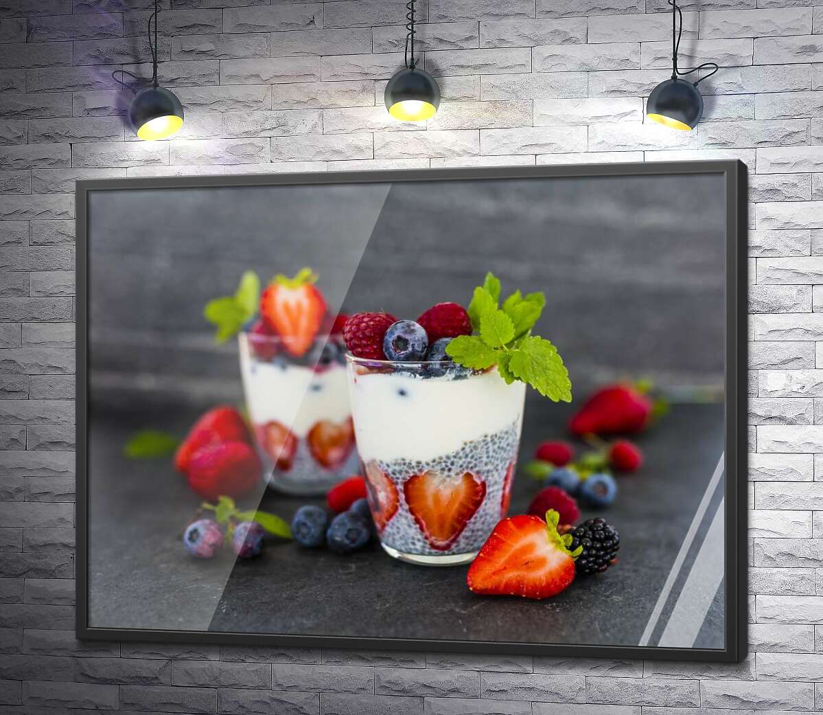 постер Вкусный чиа-пудинг с ягодами в прозрачных стаканах