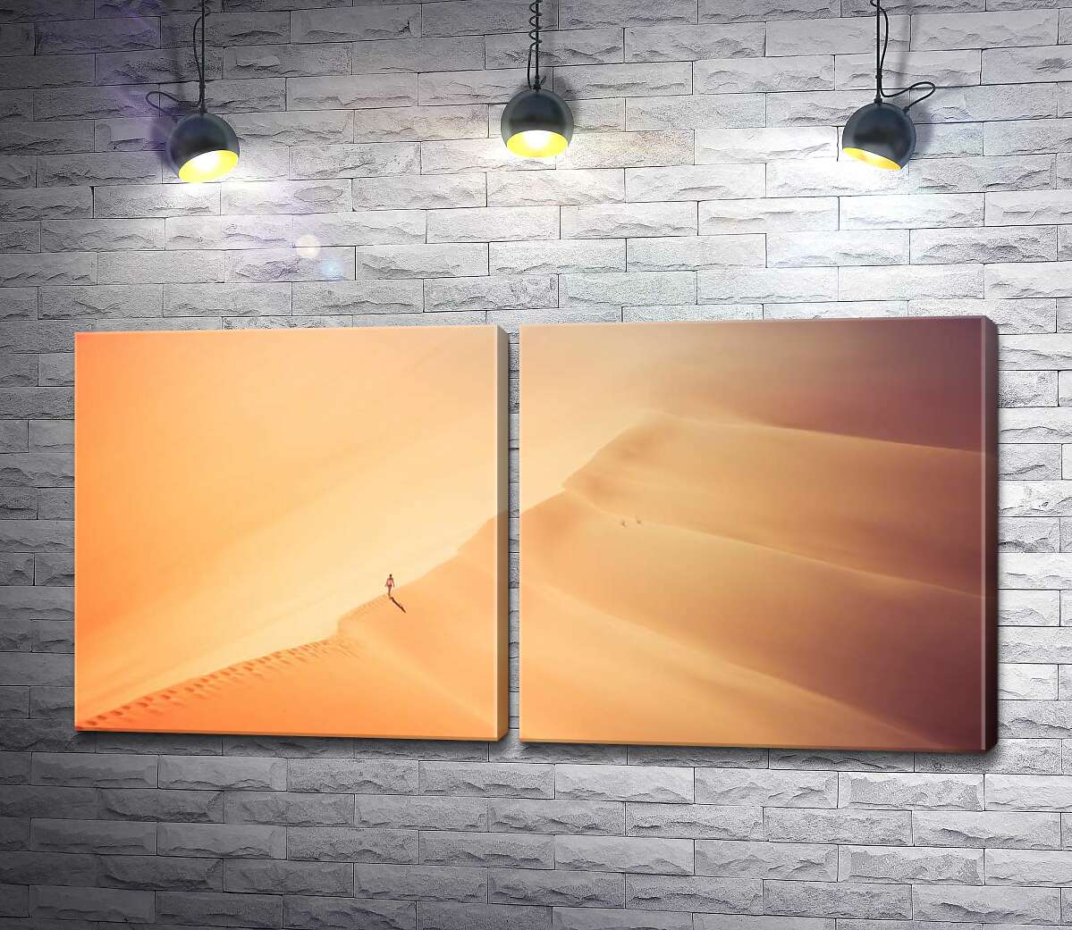 модульная картина Одинокий силуэт человека, идущего по гребню дюны в бескрайней пустыне