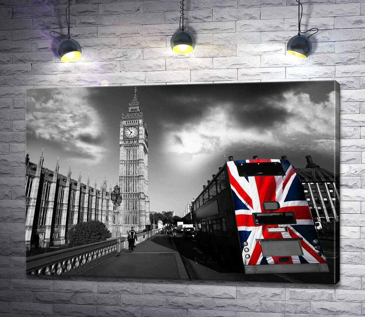 картина Яркий флаг в пасмурной атмосфере британской столицы