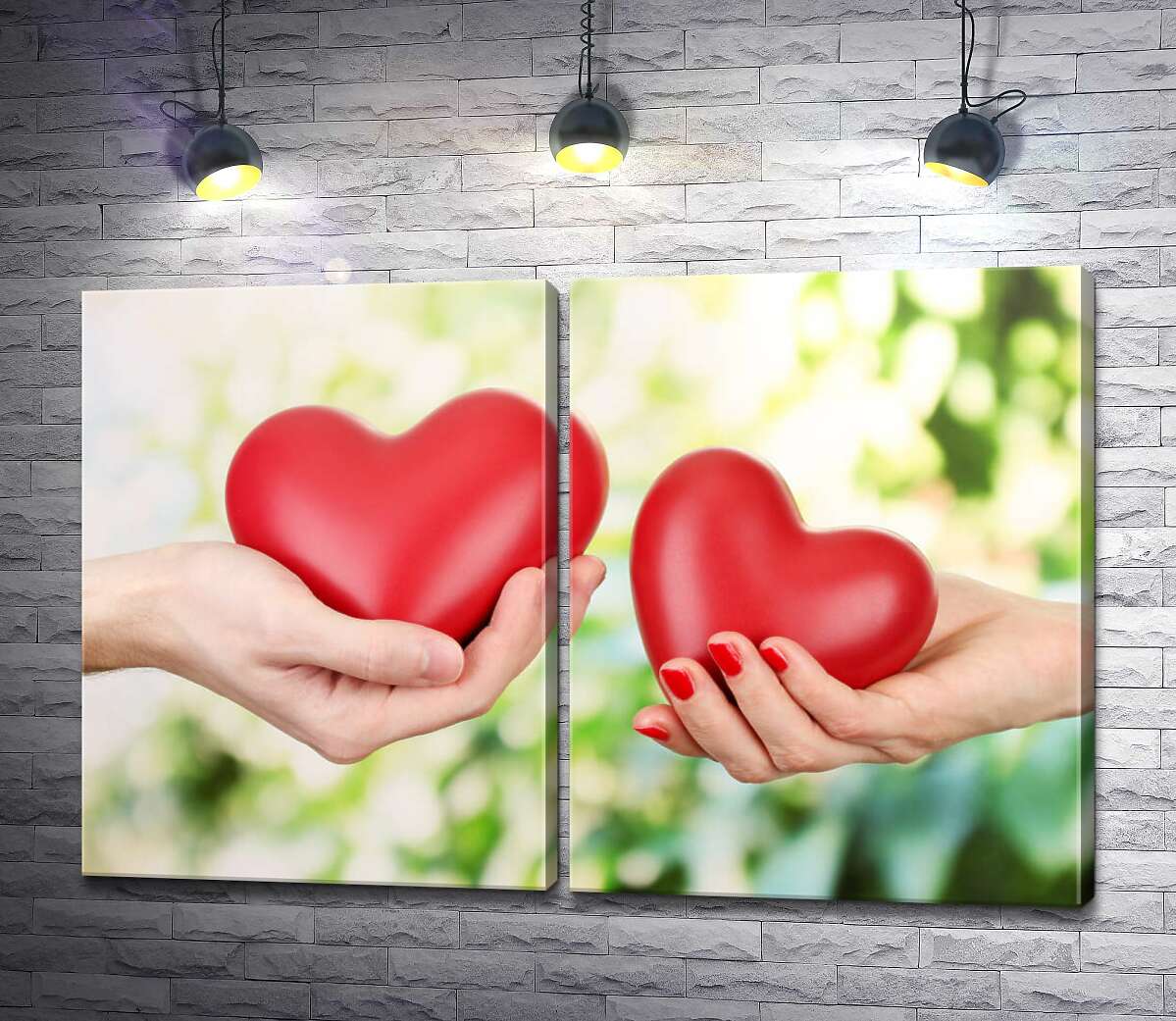 модульная картина Подарки сердец в руках влюбленных