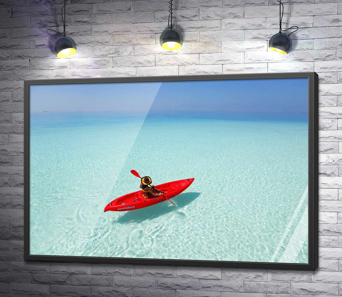 постер Червоний човен каяк пливе по прозорій морській бірюзі