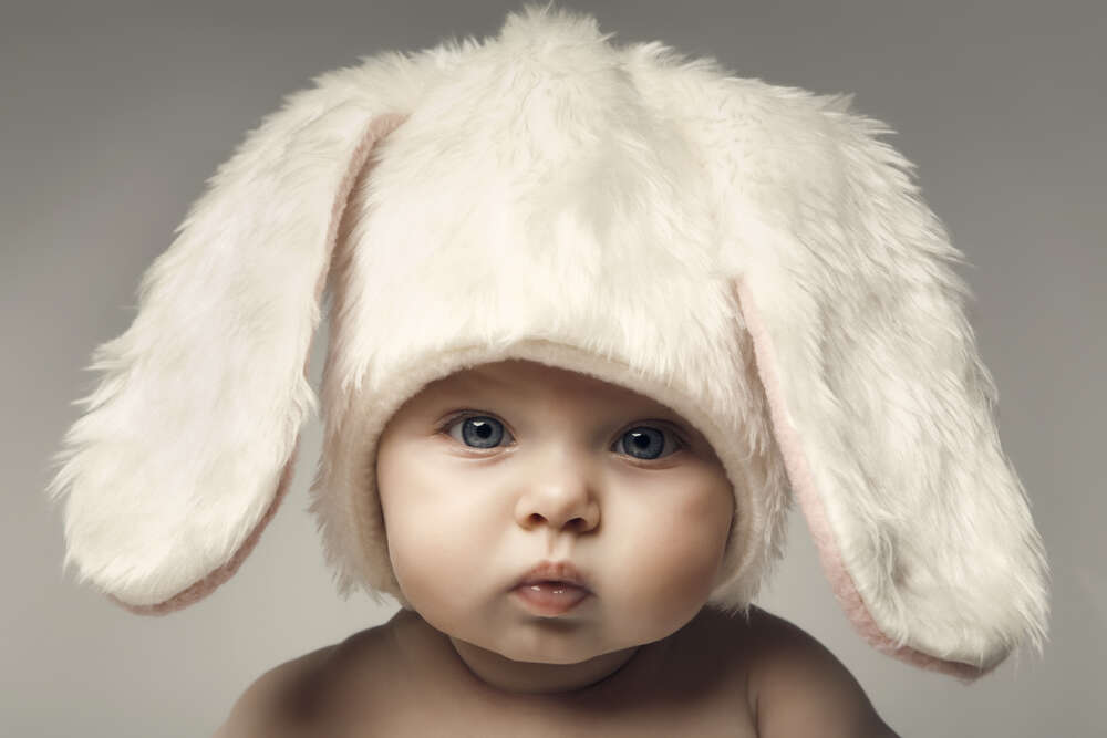 картина-постер Малыш в шапочке зайчика