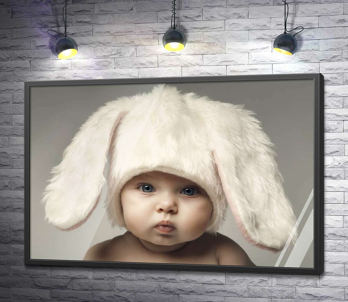 постер Малыш в шапочке зайчика