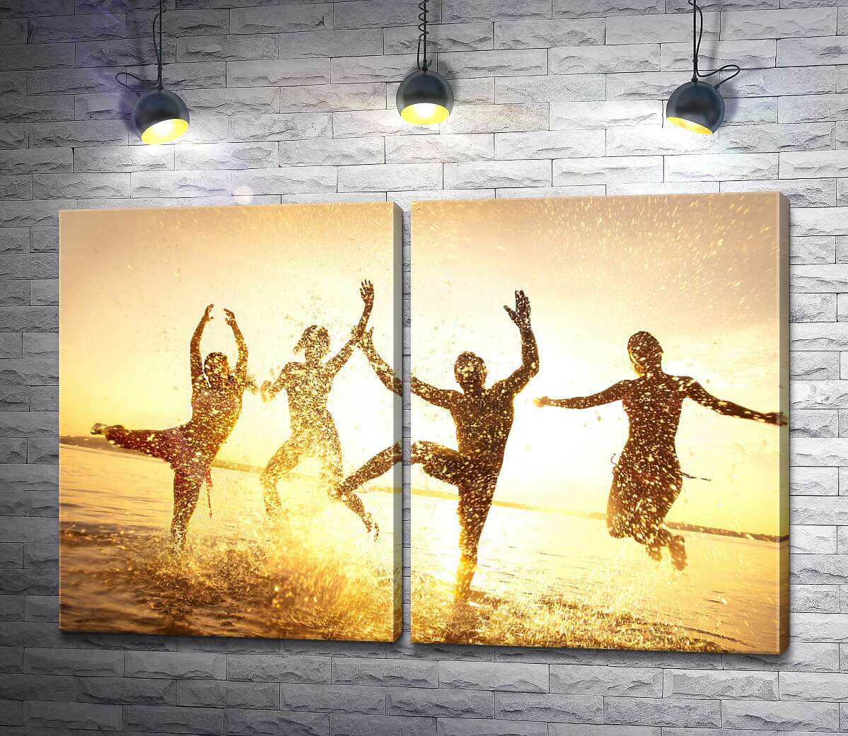 модульная картина Силуэты счастливых людей в лучах солнца и брызгах воды
