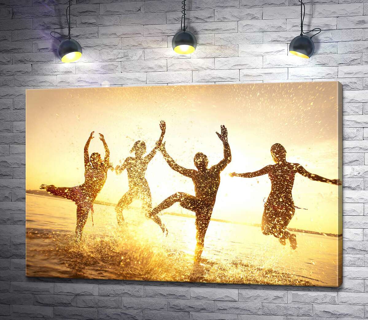 картина Силуети щасливих людей у променях сонця та бризках води
