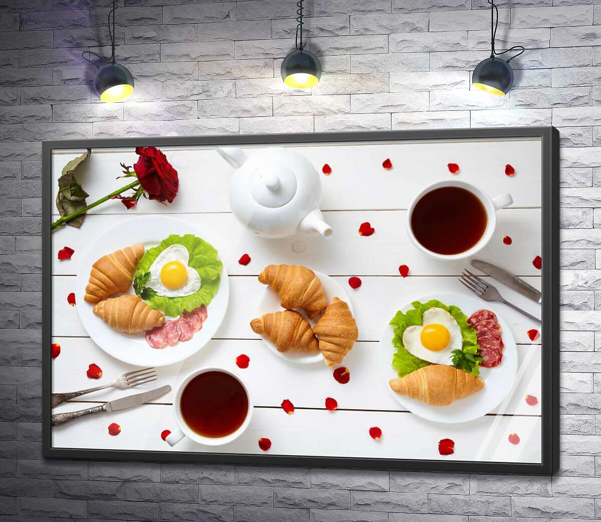 постер Романтика завтрака: пышные круассаны, сердечко-яичница и чай