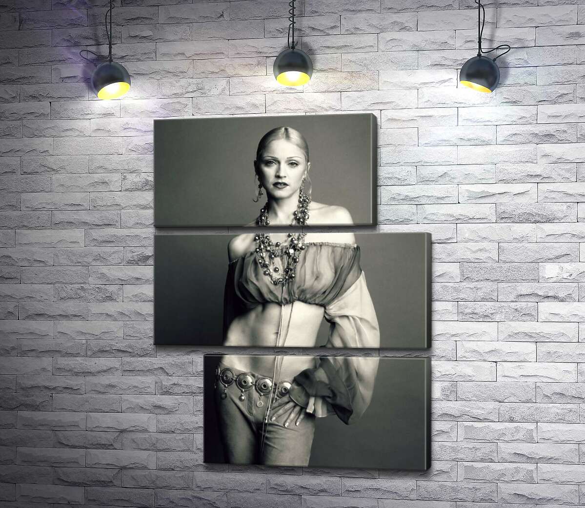 модульна картина Струнка Мадонна (Madonna) позує у прозорому топі (Модуль №16)