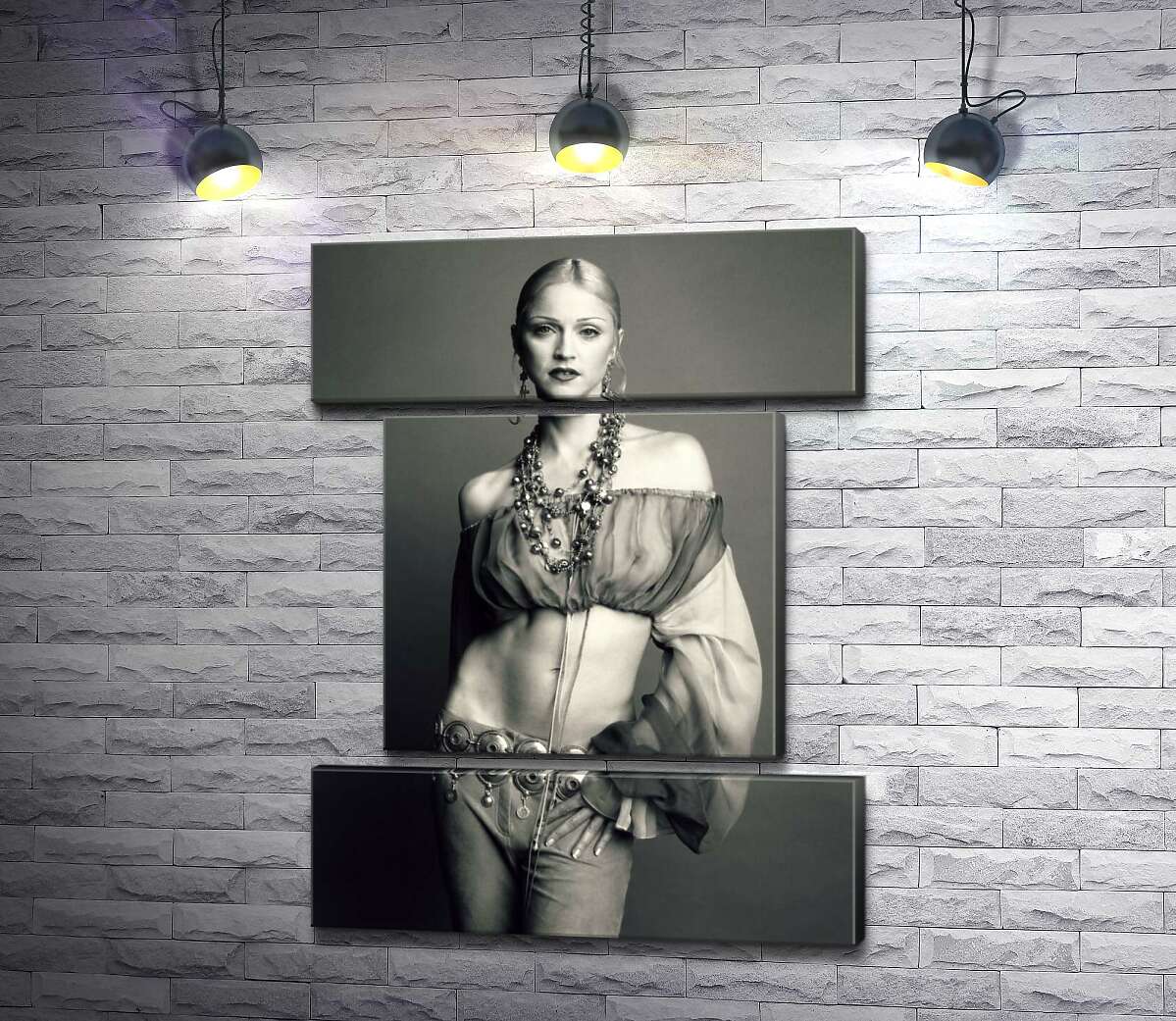 модульна картина Струнка Мадонна (Madonna) позує у прозорому топі (Модуль №18)