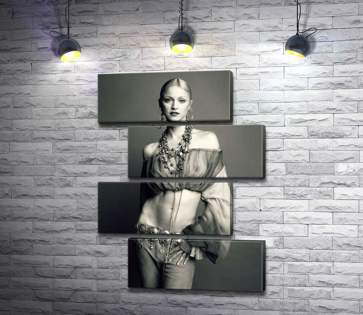 модульна картина Струнка Мадонна (Madonna) позує у прозорому топі (Модуль №23)
