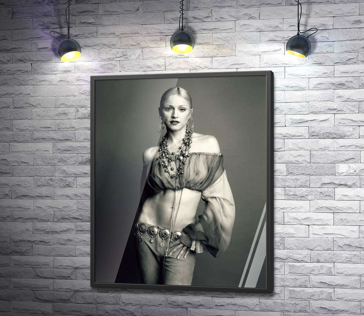 постер Стройная Мадонна (Madonna) позирует в прозрачном топе