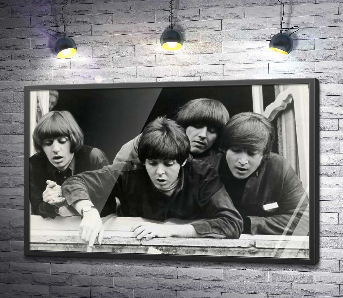 постер The Beatles смотрят с окна вниз на улицу