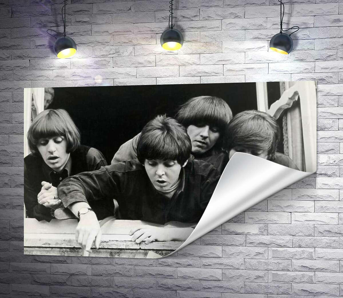 печать The Beatles смотрят с окна вниз на улицу