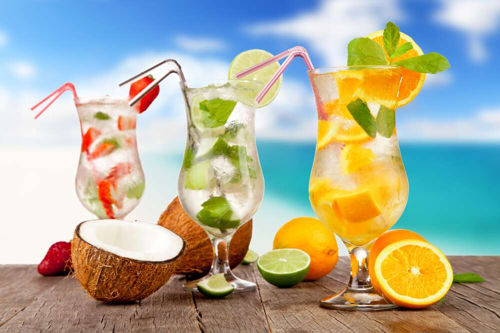 картина-постер Тропічна прохолода фруктово-ягідних коктейлів