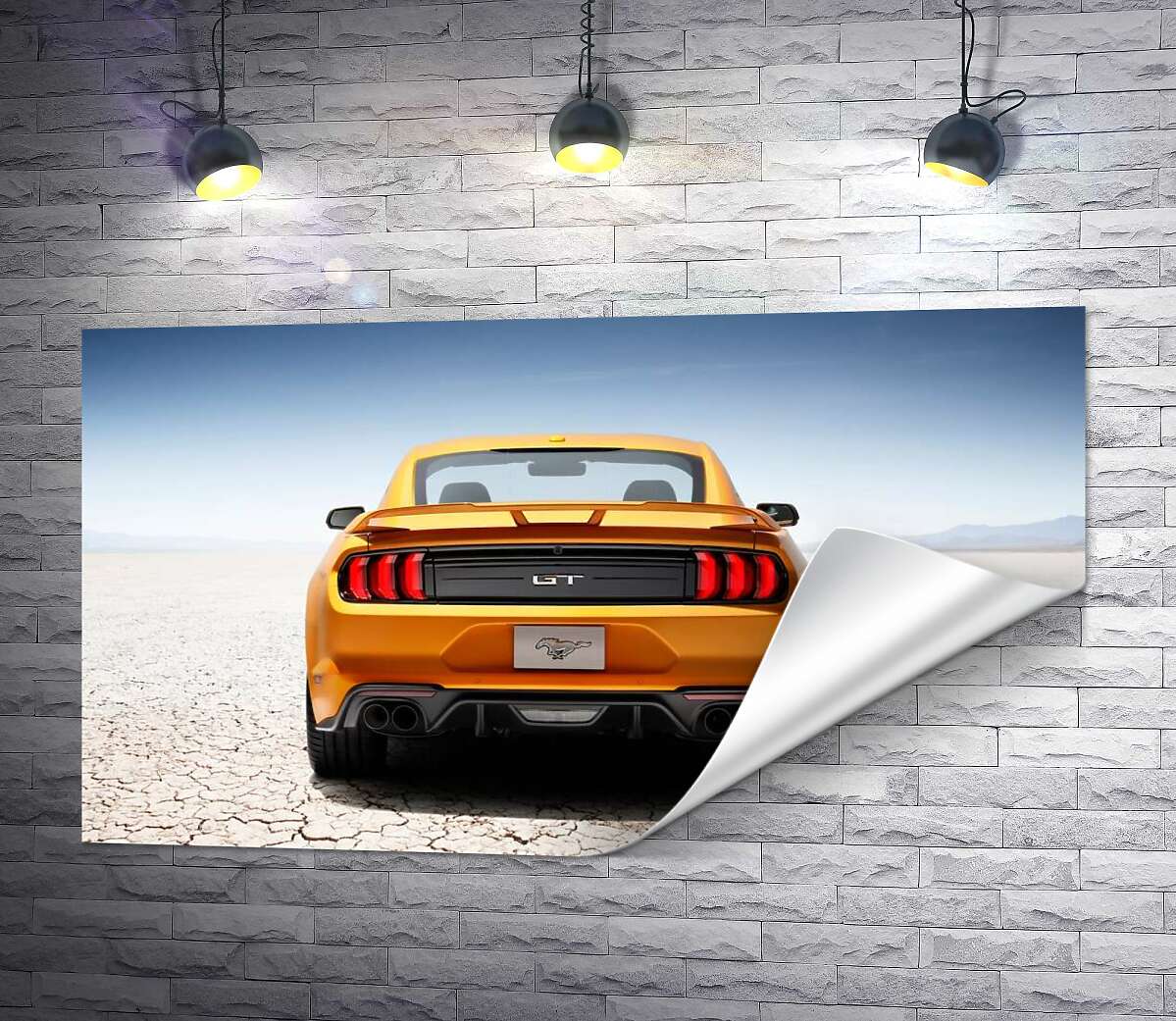 печать Желтый автомобиль Ford Mustang GT среди пустыни