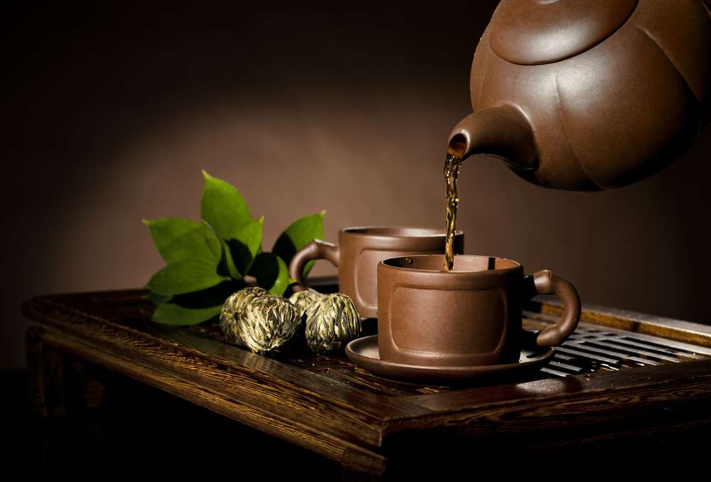 картина-постер Гарячий трав'яний чай наповнює стилізовані чашки