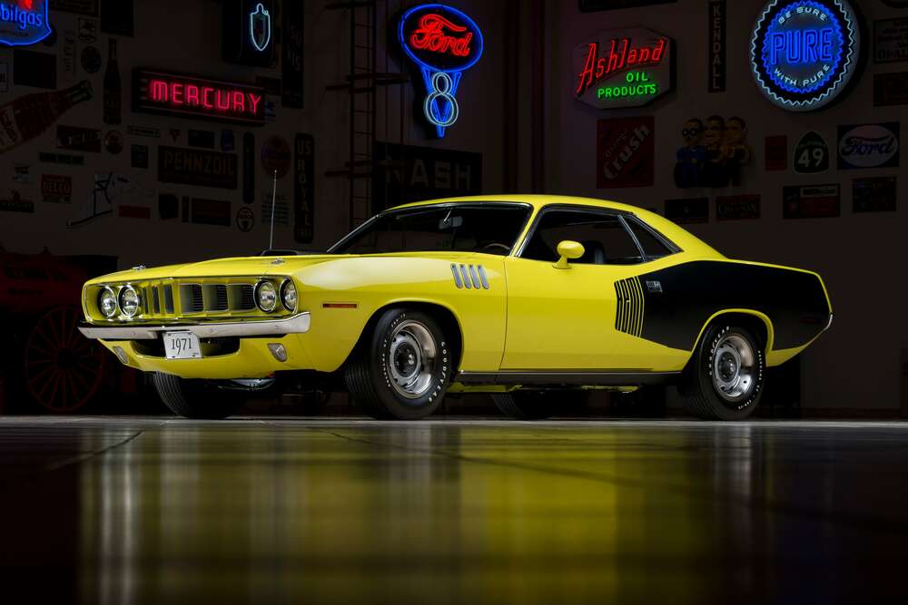 картина-постер Желтый спортивный автомобиль Plymouth Barracuda, родом из 70-х