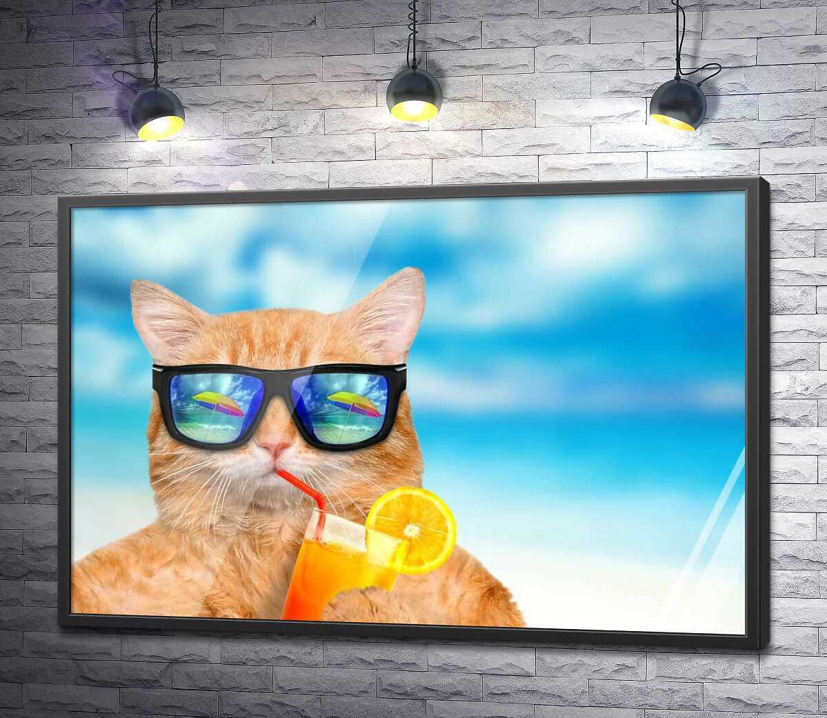 постер Рудий кіт у відпустці п’є фреш на пляжі