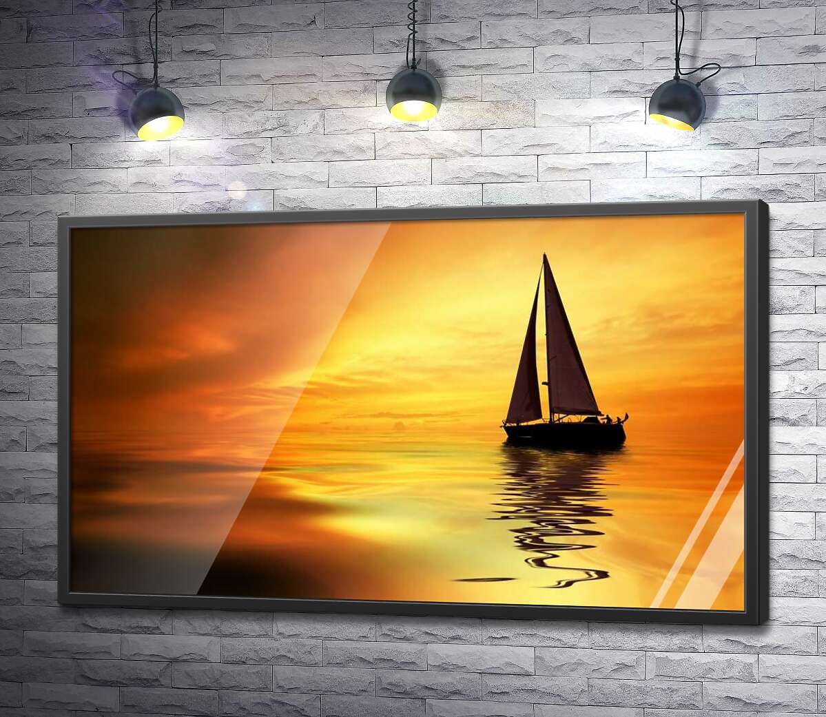 постер Темний силует яхти виділяється на помаранчевому злитті моря та неба