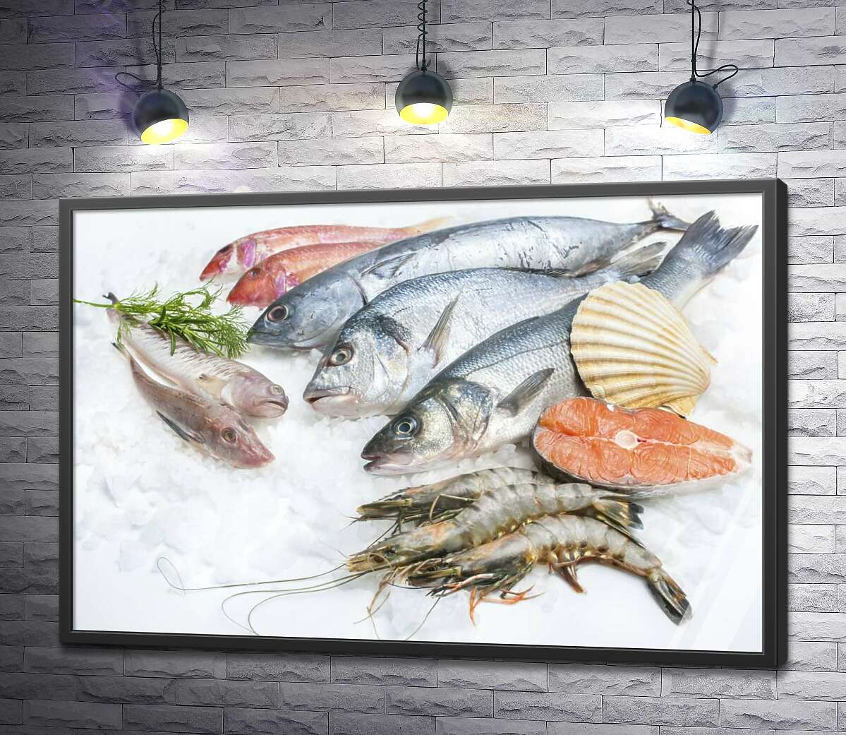 постер Разнообразие морской рыбы и креветок на холоде льда