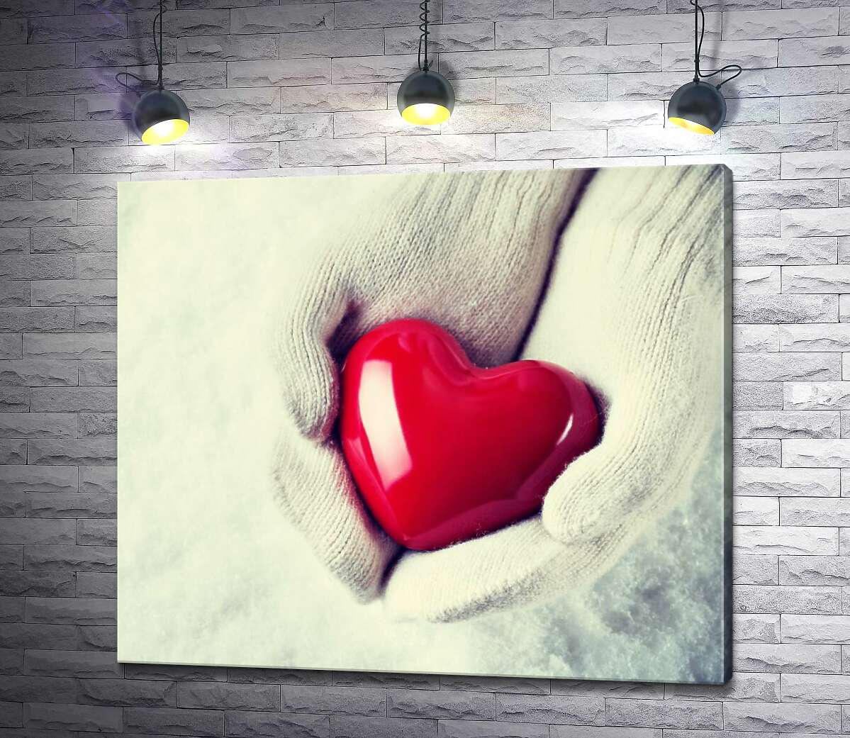 картина Теплий колір серця на холодному фоні білих рукавичок