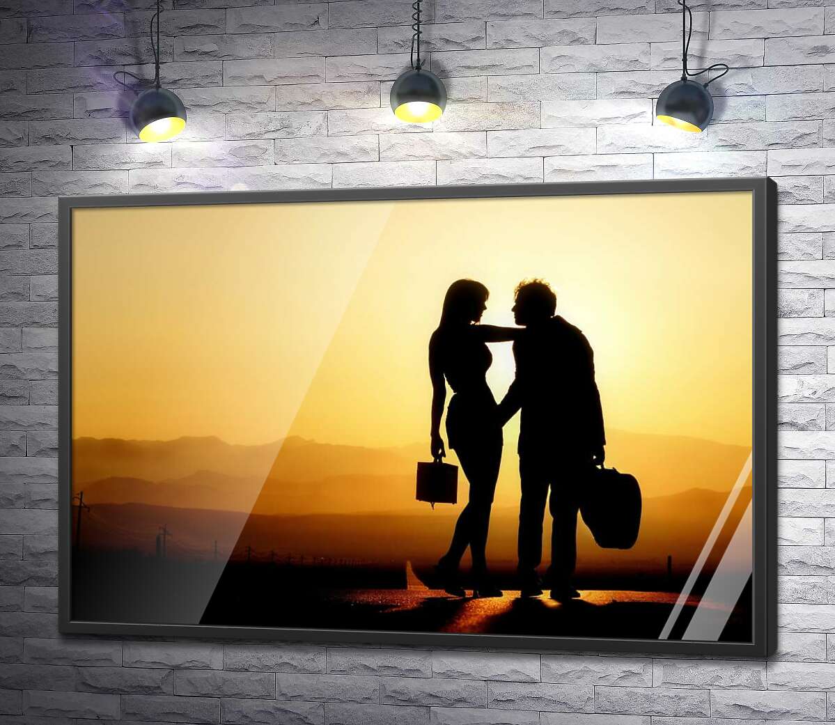 постер Ажурные силуэты влюбленной пары на фоне вечерних гор