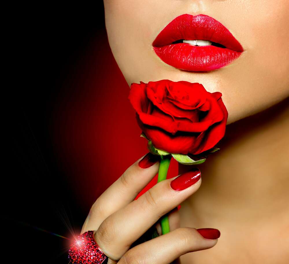 картина-постер Роскошь красного на губах, пальцах и розе
