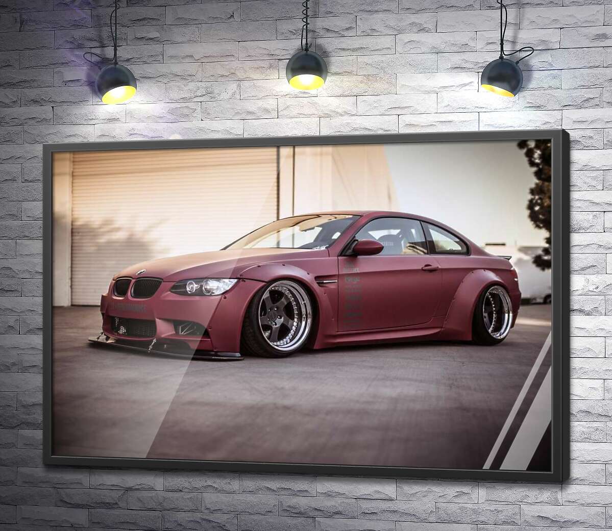 постер Багровый автомобиль BMW M5 F10