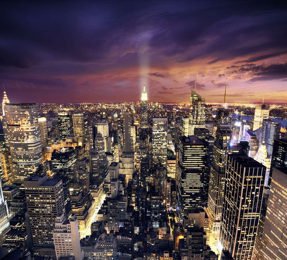 картина-постер З висоти хмарочосів: нічне світло будинків Мідтауна (Midtown)