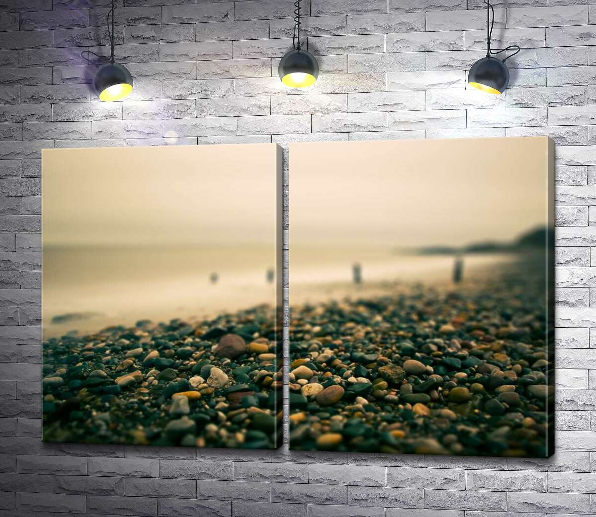 модульная картина Цветная мозаика камней на пасмурном пляже