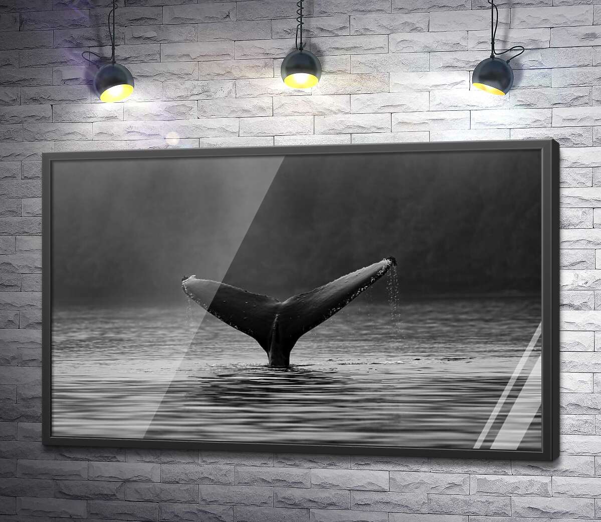 постер Мощный хвост кита виднеется над поверхностью воды