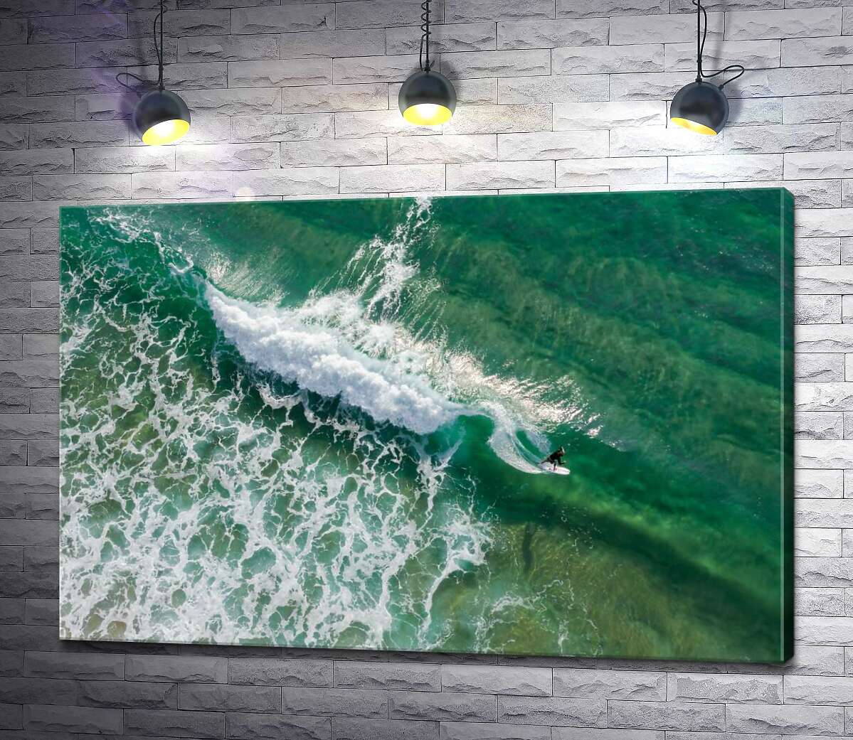 картина Сміливий серфінгіст виринає з гребня хвилі